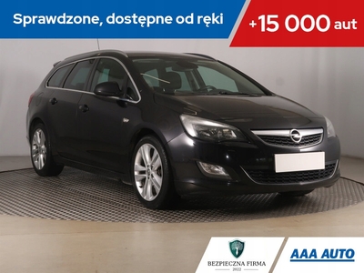 Opel Astra J Sports Tourer 1.7 CDTI ECOTEC 110KM 2011