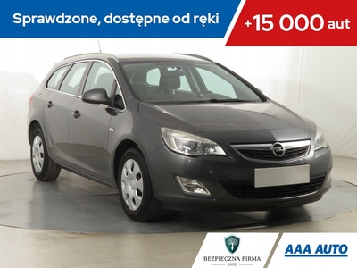 Opel Astra J Sports Tourer 1.7 CDTI ECOTEC 110KM 2011