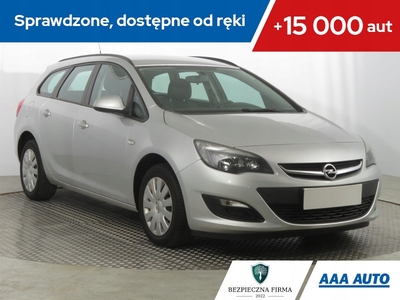 Opel Astra J Sports Tourer Facelifting 1.4 Turbo ECOTEC 120KM 2012