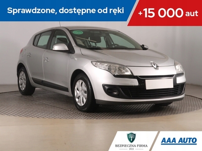 Renault Megane III Hatchback Facelifting 2013 1.6 16V 110KM 2013