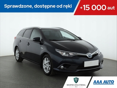 Toyota Auris II Touring Sports Facelifting 1.8 Hybrid 136KM 2017