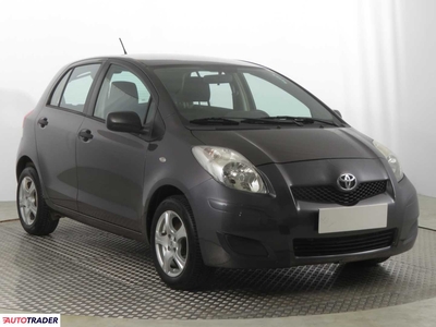 Toyota Yaris 1.3 99 KM 2010r. (Piaseczno)