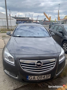 Wykonawca układu sprzeda samochód osobowy OPEL Insignia 2,0 2011