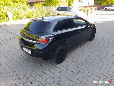 Astra GTC CZARNA 1.6 BENZYNA KLIMA MROZI