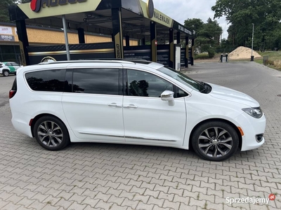 Chrysler Pacifica Limited CarPlay