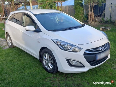 Sprzedam hyundai i30 kombi 1.6crdi Krajowy klimatronik