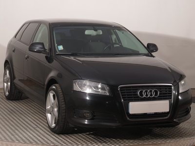 Audi A3 II (8P) , Xenon, Tempomat, Parktronic, Podgrzewane siedzienia,ALU