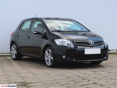 Toyota Auris 1.6 130 KM 2011r. (Piaseczno)