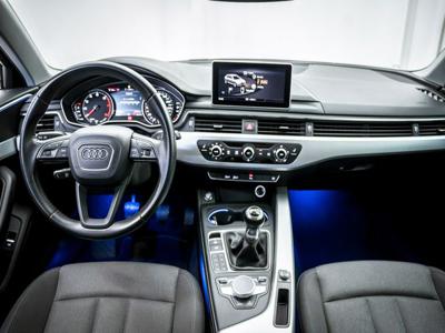 Audi A4 Salon PL, Dostęp komfortowy B9 (2015-)