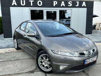 Honda Civic VIII Hatchback 3d 1.8 i-VTEC 140KM 2009