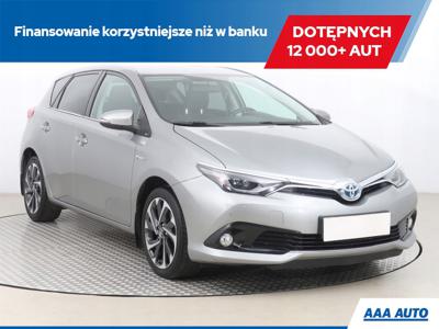 Toyota Auris II Hatchback 5d Facelifting 1.8 Hybrid 136KM 2015