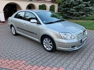 Toyota Avensis II Hatchback 2.2 D-4D 150KM 2005