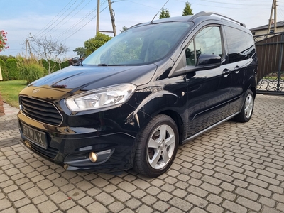 Ford Tourneo Courier 1.0 EcoBoost Titanium