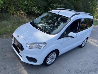 Ford Tourneo Courier 1.0 EcoBoost Titanium