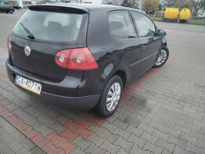 Sprzedam VW golf 5 1 4 benzyna