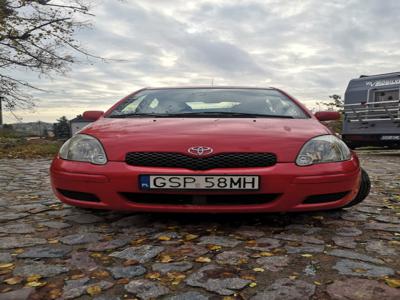 Toyota Yaris 2003r automat, bezwypadkowa, w jednych rękach od 2011r.