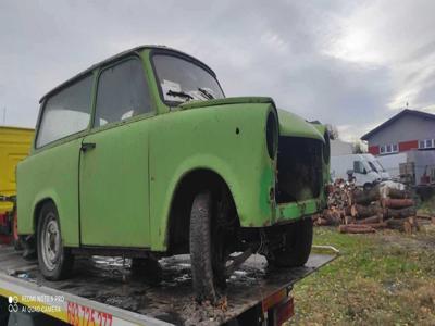 Trabant 601 z papierami