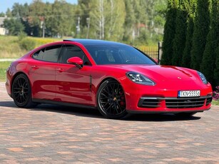 Porsche Panamera 4