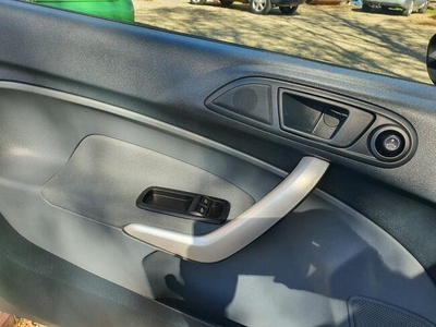 Ford Fiesta 1.6 TDCI TITANIUM klimatronik chrompakiet ALU grz. fotel z Niemiec
