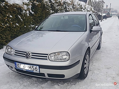 Volkswagen Golf -BENZYNA-