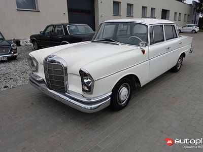 Mercedes-Benz W111