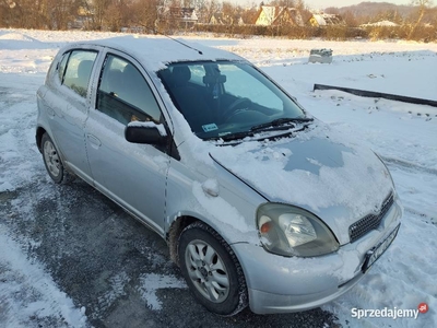 Toyota Yaris 1.0 KLIMA, czujniki parkowania godna uwagi