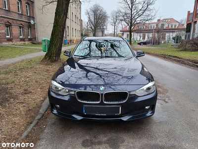 BMW Seria 3 318d DPF Touring Edition Exclusive