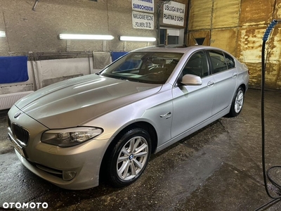 BMW Seria 5 528i xDrive Luxury Line