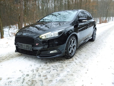 Ford Focus 2.0 EcoBoost ST mit Leder-Sport-Paket