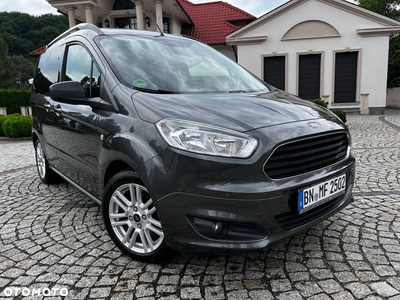 Ford Tourneo Courier 1.0 EcoBoost Titanium