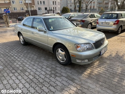 Lexus LS 400