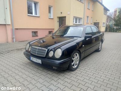 Mercedes-Benz Klasa E 220 D Classic