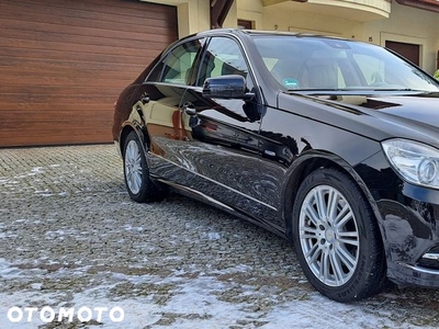 Mercedes-Benz Klasa E 300 CDI DPF BlueEFFICIENCY 7G-TRONIC