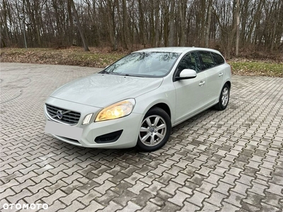 Volvo V60 T3 R-Design