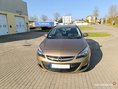 OPEL ASTRA 2014r 1.6 benz.Salon PL przeb. 98 tyś Kombi