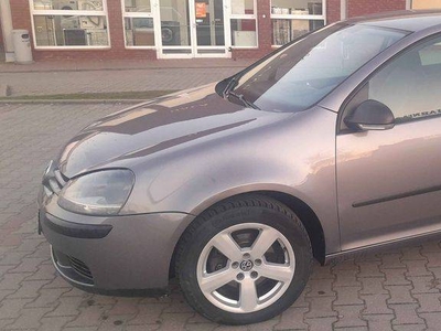 Volkswagen Golf V 1.9 TDI 105 km 2006 r