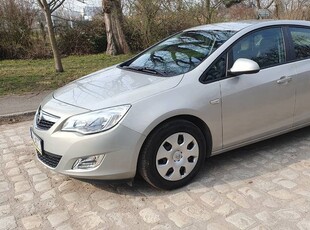 Opel Astra J 1.6 benzyna 2010r, bezwypadkowy.