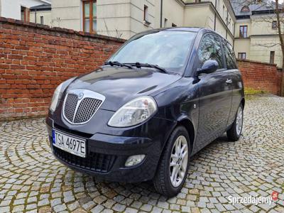 Lancia Ypsilon w wersji Platinum; r.2003; 1.4 95kM tapicerk