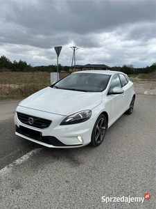 Volvo v40