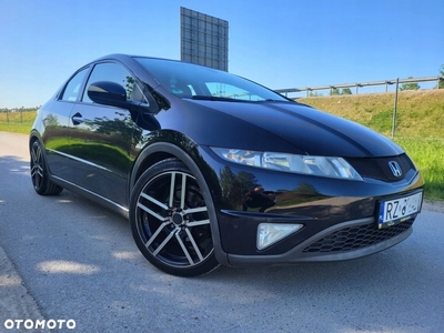 Honda Civic VIII Hatchback 3d 1.8 i-VTEC 140KM 2008