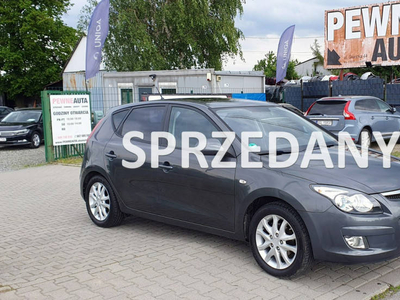 Hyundai i30 1,6 /Niski przebieg/Alufelgi/Szyberdach/Podgrzewane fotele/10 …