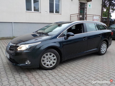 Toyota Avensis 2.0 D-4D Luna - 5 drzwiowy Kombi