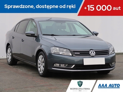 Volkswagen Passat B7 Limousine 1.6 TDI CR DPF BlueMotion 105KM 2013