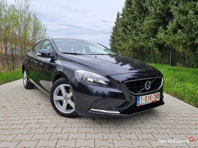 Zadbane, serwisowane Volvo V40 1.6 d2 bardzo niski przebieg- 92 tys km.