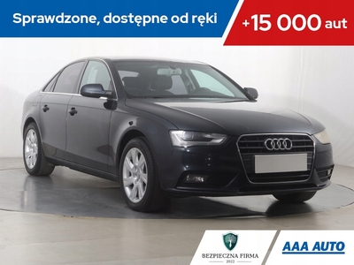 Audi A4 B8 Limousine Facelifting 2.0 TDI 143KM 2012