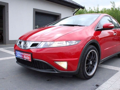 Honda Civic VIII Hatchback 3d 1.8 i-VTEC 140KM 2009