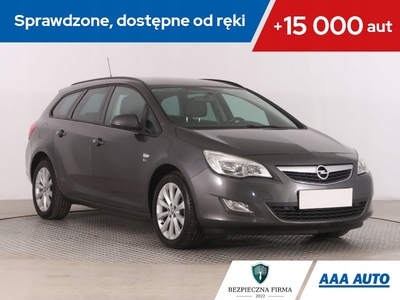 Opel Astra J Sports Tourer 1.4 Turbo ECOTEC 140KM 2012