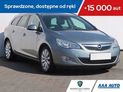 Opel Astra J Sports Tourer 1.4 Turbo ECOTEC 140KM 2012