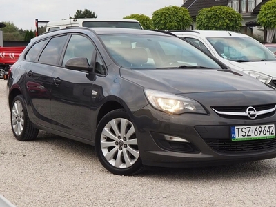 Opel Astra J Sports Tourer Facelifting 1.4 Turbo ECOTEC 140KM 2014