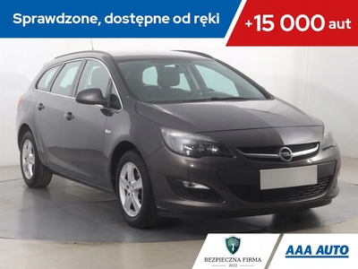 Opel Astra J Sports Tourer Facelifting 1.4 Twinport ECOTEC 100KM 2015